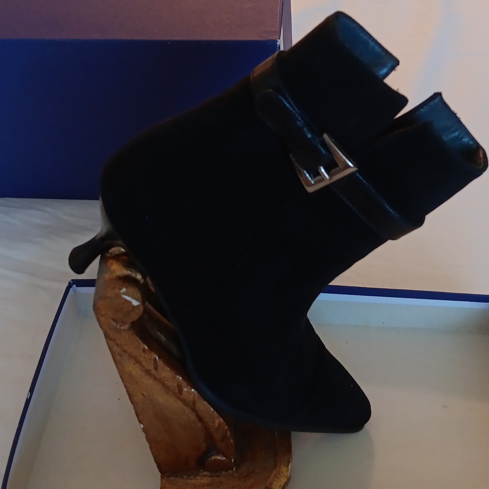 SALE!!! Stuart Weitzman Black Heeled Boots Size5. Gortex